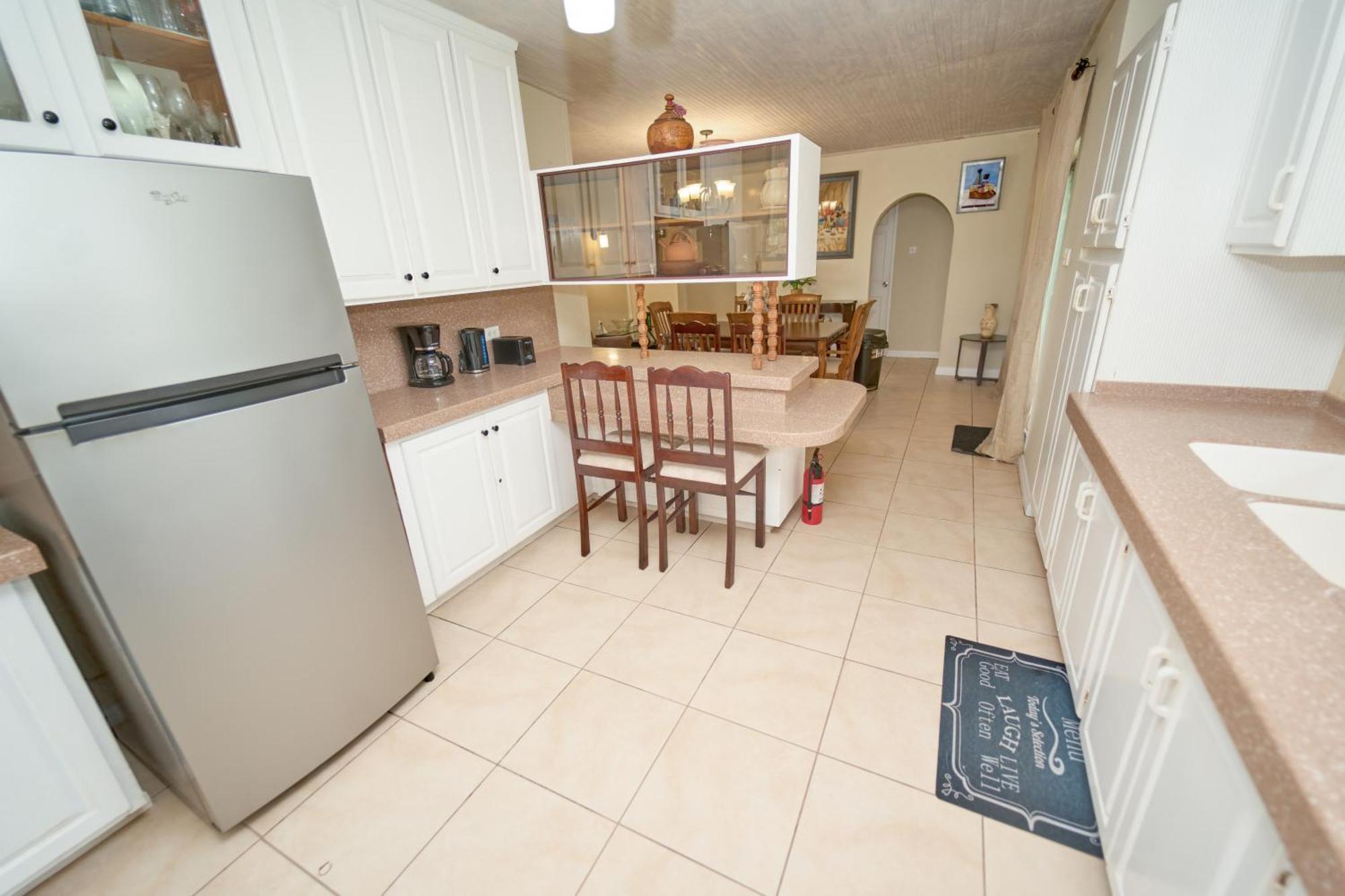 Spacious 3-Bedroom Home - Regency Park Бриджтаун Экстерьер фото